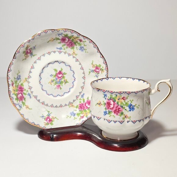 Royal Albert Teacup and Saucer Petit Point Vintage - Picture 1 of 7